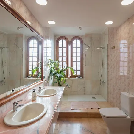 The Yellow House - Climatized Pool - Solarium Rooftop Гальдар