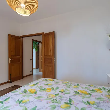 Вилла The Yellow House - Climatized Pool - Solarium Rooftop *