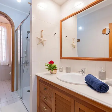 Вилла The Yellow House - Climatized Pool - Solarium Rooftop