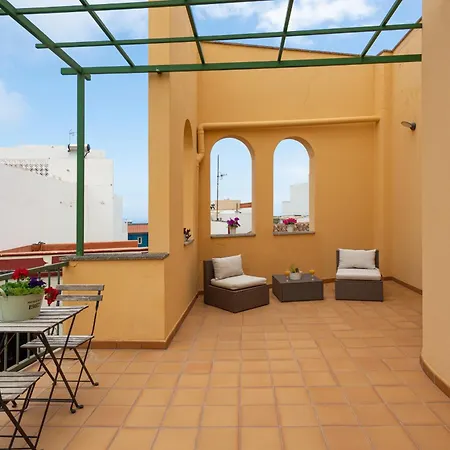 The Yellow House - Climatized Pool - Solarium Rooftop * Гальдар