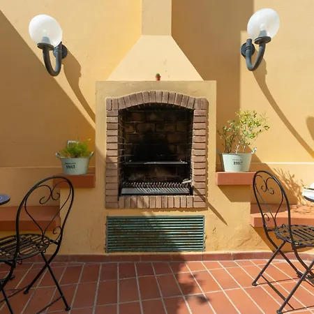 The Yellow House - Climatized Pool - Solarium Rooftop * Гальдар